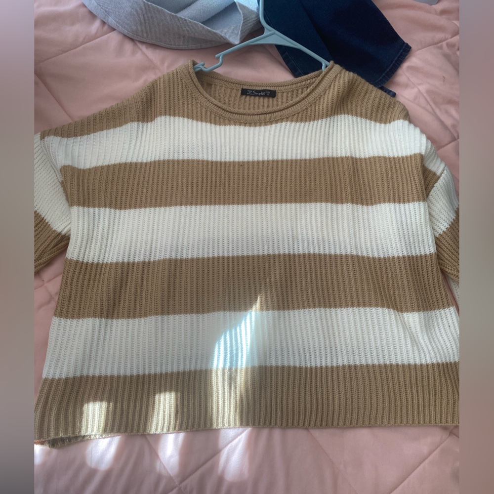 Women’s oversized cropped tan and cream sweater